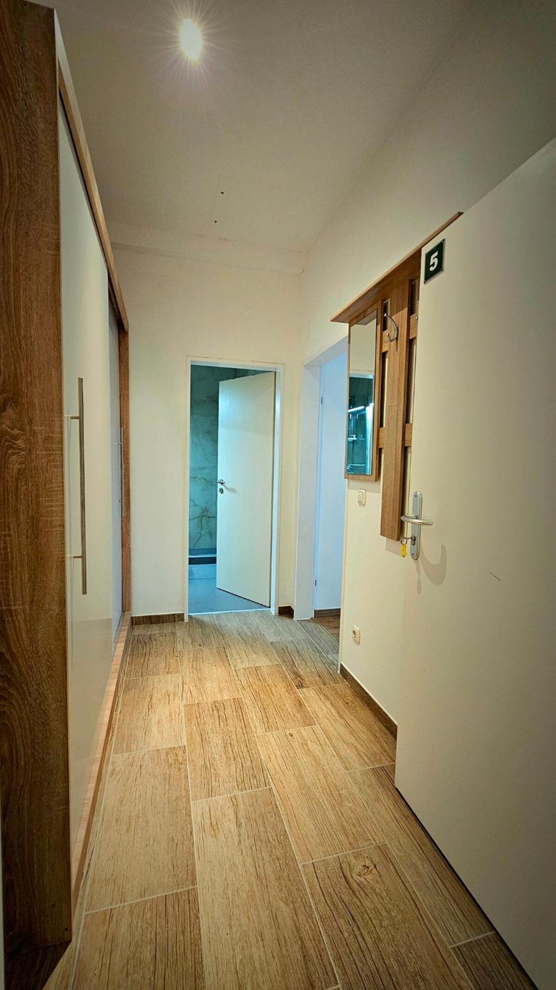 Apartment Broj 5 *